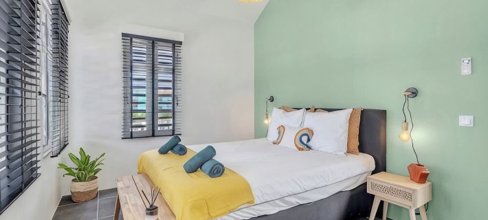 Modern 2BR Waterfront Apartment - Prime Location & Stunning View Hotels in Kralendijk