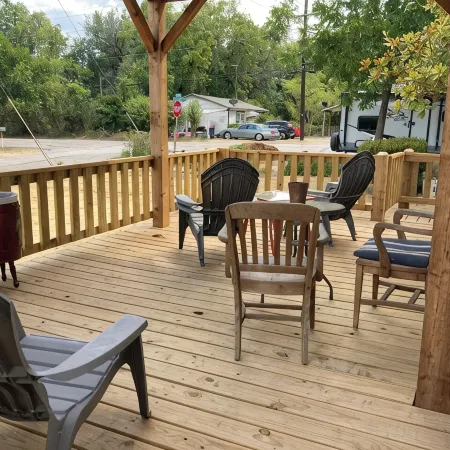 Nestle Inn-centrally located-walk to historic town Square-Big Rocks park & more
