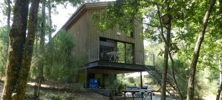 Wooden house in the golf, between forest, lake and ocean Hotels in Biscarrosse