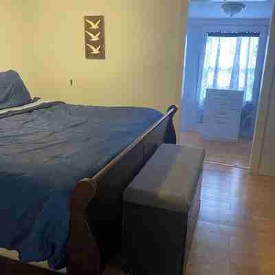 Charming waterfront 2 bedroom with bonus room that sleeps 8 in scenic Cedar Key Rooms