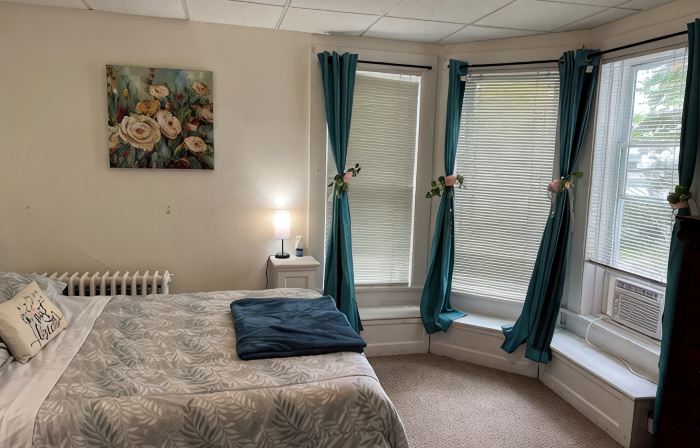 Charming 3-bedroom townhome with WiFi, in central location in Potsdam Village