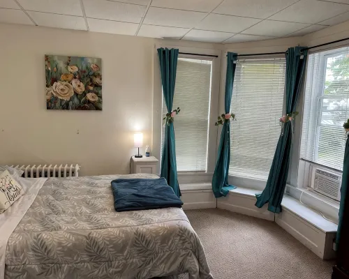 Charming 3-bedroom townhome with WiFi, in central location in Potsdam Village Hotels in Potsdam