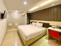 Sumi Hotel Surabaya - Bãi đậu xe