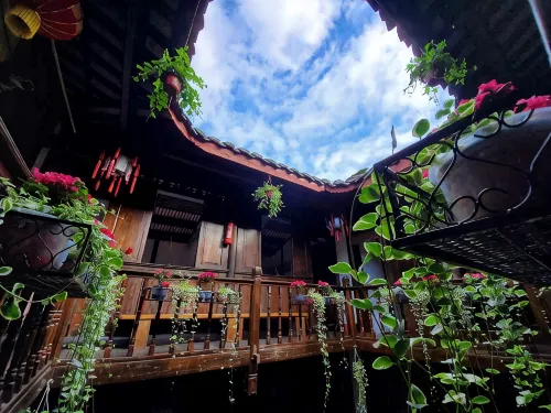 Hejia Dyeingfang Inn (Yuzhong Ancient City Branch) - Mountain view