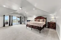 Luxury Lakeview w/Private Pool • Fireplaces • Game Garage • Sleeps Large Groups - 4 stelle