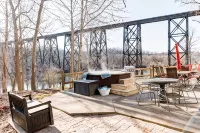 Riverfront hidden gem, ground floor open space! - Wifi