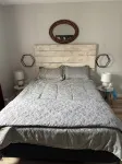 Modern and Sleek place centrally located in Charlottetown. Sleeps 5 by Casino - 2 ดาว