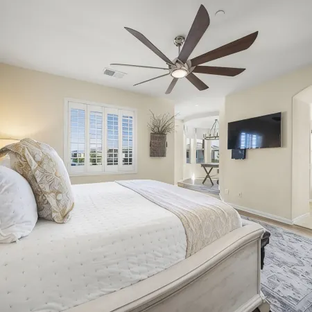 🏝️Chic villa on the lake! 3 bed 3 bath, Golf, bbq & fun in the sun 🌵🏝️🍦👙