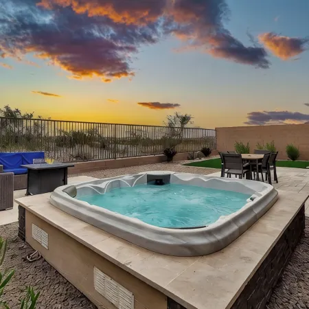 EAZY AZ Modern 2 bedroom townhouse on the 8th fairway of Estrella Mountain Ranch