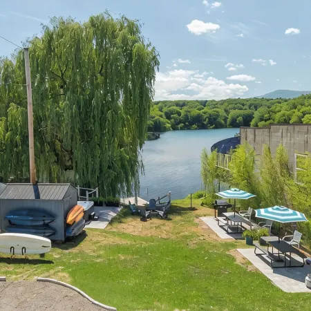 Private Summer Waterfront Escape- Swimming, Fishing, Sups, Hot Tub & Sauna