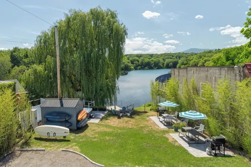 Creekside Escape- Kayaks, Paddleboards, Hot Tub, Sauna & Fire Pit - balcón