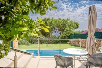 In les Issambres: Villa for 12 People, with a Pool, a Bocce Court, and a Beautiful Ocean View -  Ferienhäuser