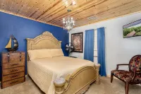 Spectacular Lake View, Luxury Cabin provides the perfect gathering place.
