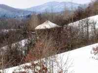 Luxury Yurt for Couples with Hot Tub on Deck Hotels in Glenwood