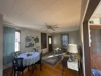 Completely remodeled lower unit in historic 1880's house. - Homestays