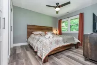 Modern 3 BR house in Belmont - 4-Star