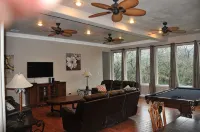 Large River Home with private pool, basketball court, private, pool table - Wifi
