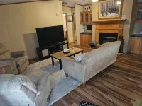 Charlie’s on the Water - a Charming 3-bedroom house with a lake view-Sabula - 3-Star
