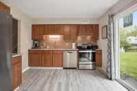 EASTON TOWNE CENTER 4 bed, 2 full bath home w/  big yard - Wifi