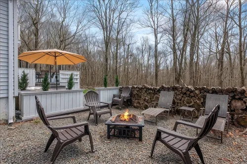 Pocono Scandinavian Cottage 2 Bedroom Cottage by RedAwning - parking