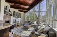 Mountain Escape w/ AC Near Village w/ Private Lake Trail Access, Deck & BBQ - Gym