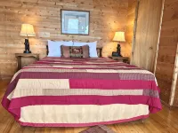 Lake Michigan Cabin + Hot Tub & Spectacular Views • Sleeps 8 - 小木屋