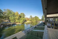 Sleeps 12! Game room! Kayaks! Lakefront! - 4-Star