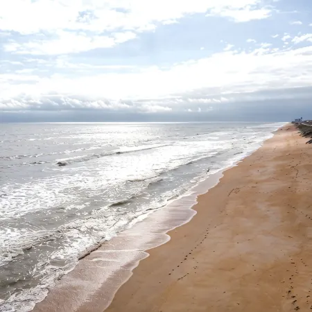 Key Lime Cottage - Updated - 1 Minute Walk to Beach & Pier