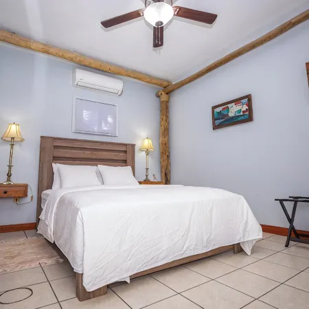 Bze Nature Nook – 2 Private 1BR Suites, Lagoonfront, Gated, 10 Min from Airport