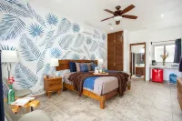 Hgtv-Featured Romantic Escape • Walk to Sea • Ideal for Scuba Couples