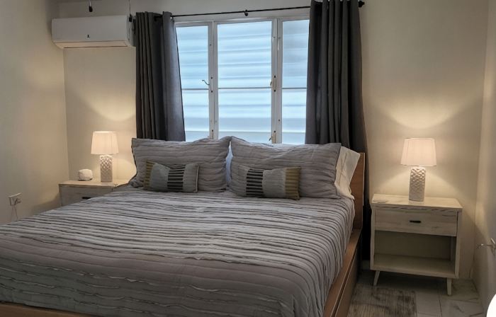 Beautiful renovated 2 bedroom 1 bathroom home 2 blocks from beach!