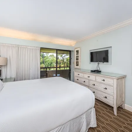 Beautiful condo on Copperhead. Beaches nearby!