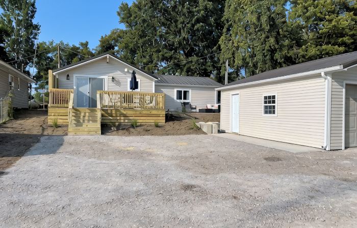 Charming Cottage at Nettle Lake with Hot Tub, Game Room & Private Lake Access