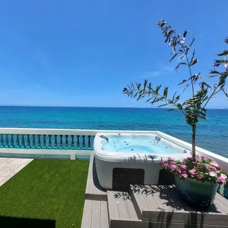 Villa Isabella - Oceanfront - 10 guests - pet friendly - at Stella, Rincón Отели в г. Ринкон