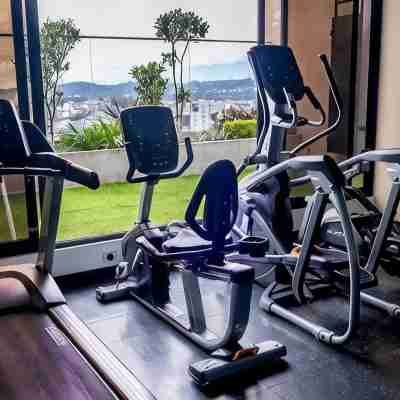 Cozy penthouse with a hot tub and an amazing view. 15 minutes from the airport. Fitness & Recreational Facilities