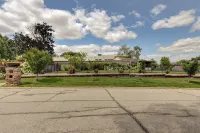 Family Friendly 5 Bed 5 Bath 6000 SF Ranch With Pool - Homestays