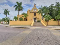 La Ermita Suites in Merida Centro with Pool - Historic Church Front - บังกะโล