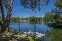 Welcome to the scallop shack! Newly renovated and on the water in Crystal River! - 3つ星