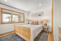 Jackson Hole 2Br Condo Pool/Hot Tub/Tennis Basecamp for Yellowstone+Grand Teton - 4 ดาว