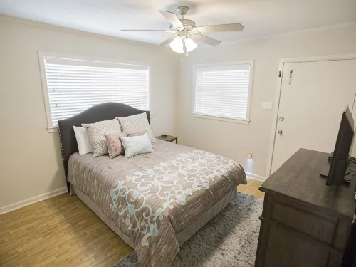 HOT DEAL Cozy Cottage Near French Quarter Sleeps 4 - Great Rates, Free Parking - 방갈로
