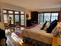 Camp Bear Claw, private home on the shores of Oseetah Lake. - 4 stjerner