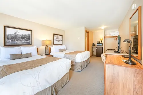 Chanticleer Inn - parking