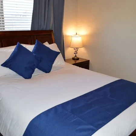 ARCATA ONE BEDROOM- stay near and downtown CalPoly Humboldt - a 13-min stroll