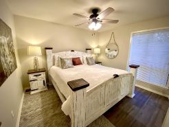 "The Bayliner" Lake Hamilton Condo: 2BR/2BA. Sleeps 6. Pool. Covered Boat Slip!
