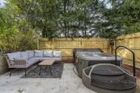 NEW Gorgeous 4bd near universities Hot tub + Games - Bungalows