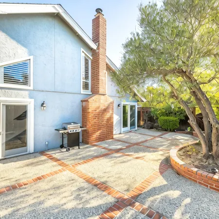 New! Modern & Sleek 4BR home w/high ceilings