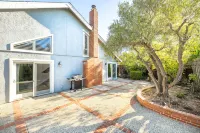 New! Modern & Sleek 4BR home w/high ceilings - Wifi