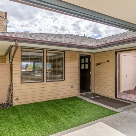 Wapato Point Halmalka Condo 510B 3 Bed 2 Bath Sleeps 8, Lake Views, Next to Pool
