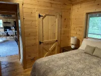Peace on the river. Wakulla springs nearby. Wakulla River adjoins property - Wifi