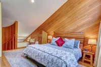 Falcon House: VT Modern Chalet w/Sauna on 25 Acres - Hike - Bike to Village - Chalets